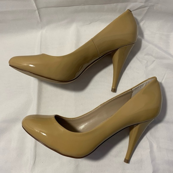 Steve Madden Patent Leather Classic Pumps - Picture 6 of 9